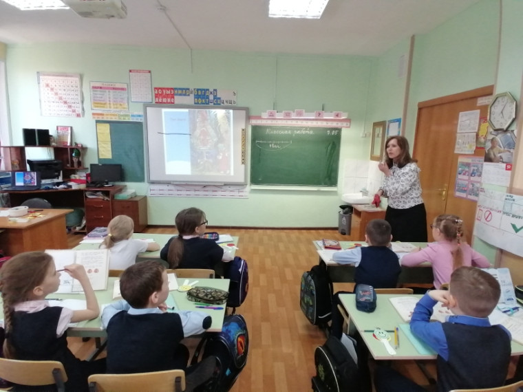 7 мая 2024 года, в рамках реализации программы мероприятий математического направления, Тимошенко Наталья Викторовна провела во 2А классе открытый урок математики по теме «Числовые выражения».